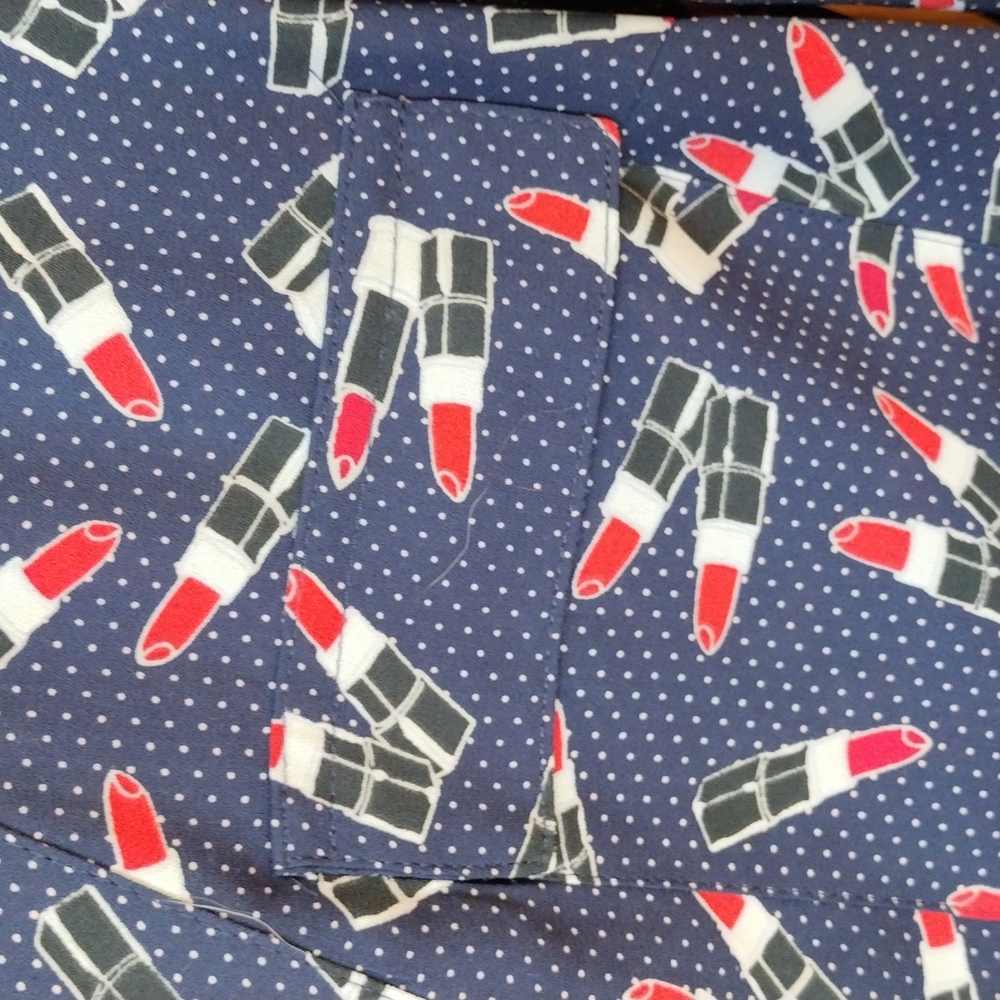 Sassy lipstick blouse - Picture 3 of 4